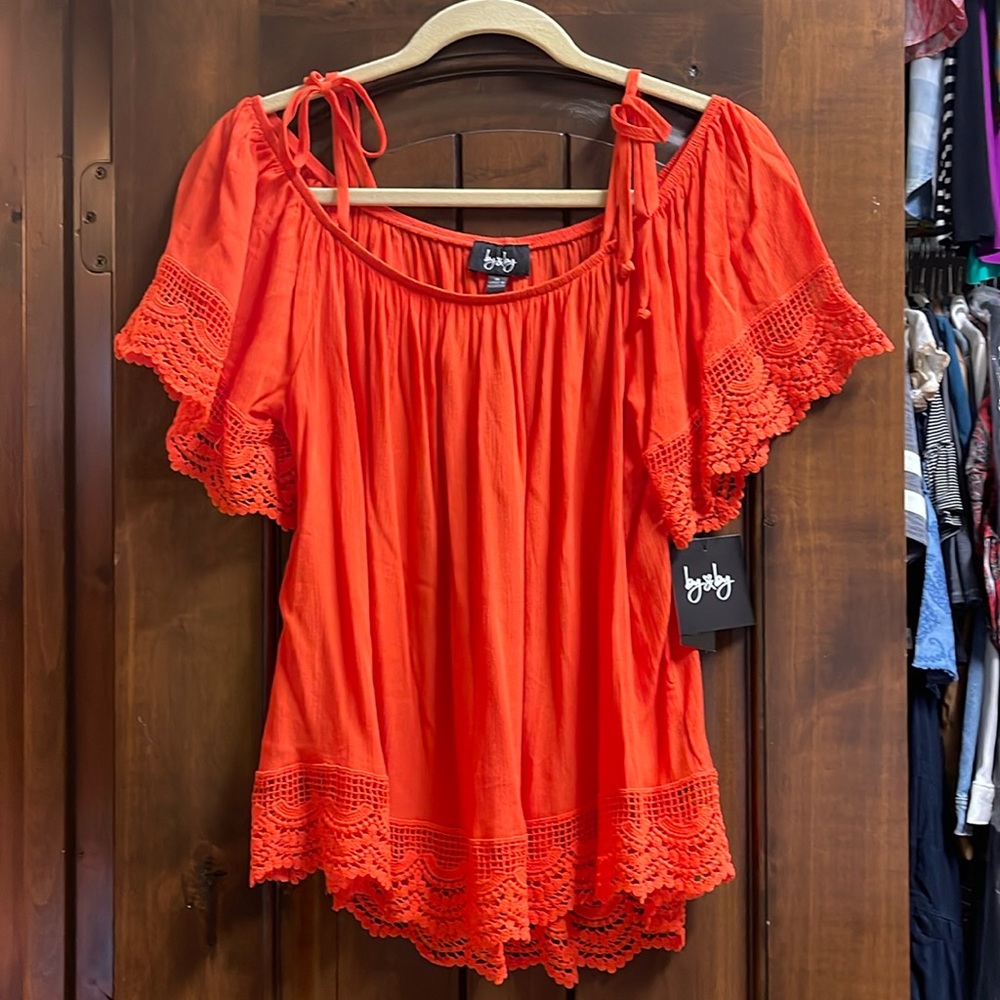 New!!! Perfect spring top!!!